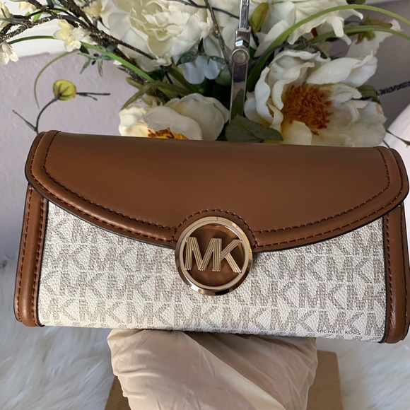 Michael Kors Fulton Large Flap Continental Wallet Vanilla - Picture 1 of 7